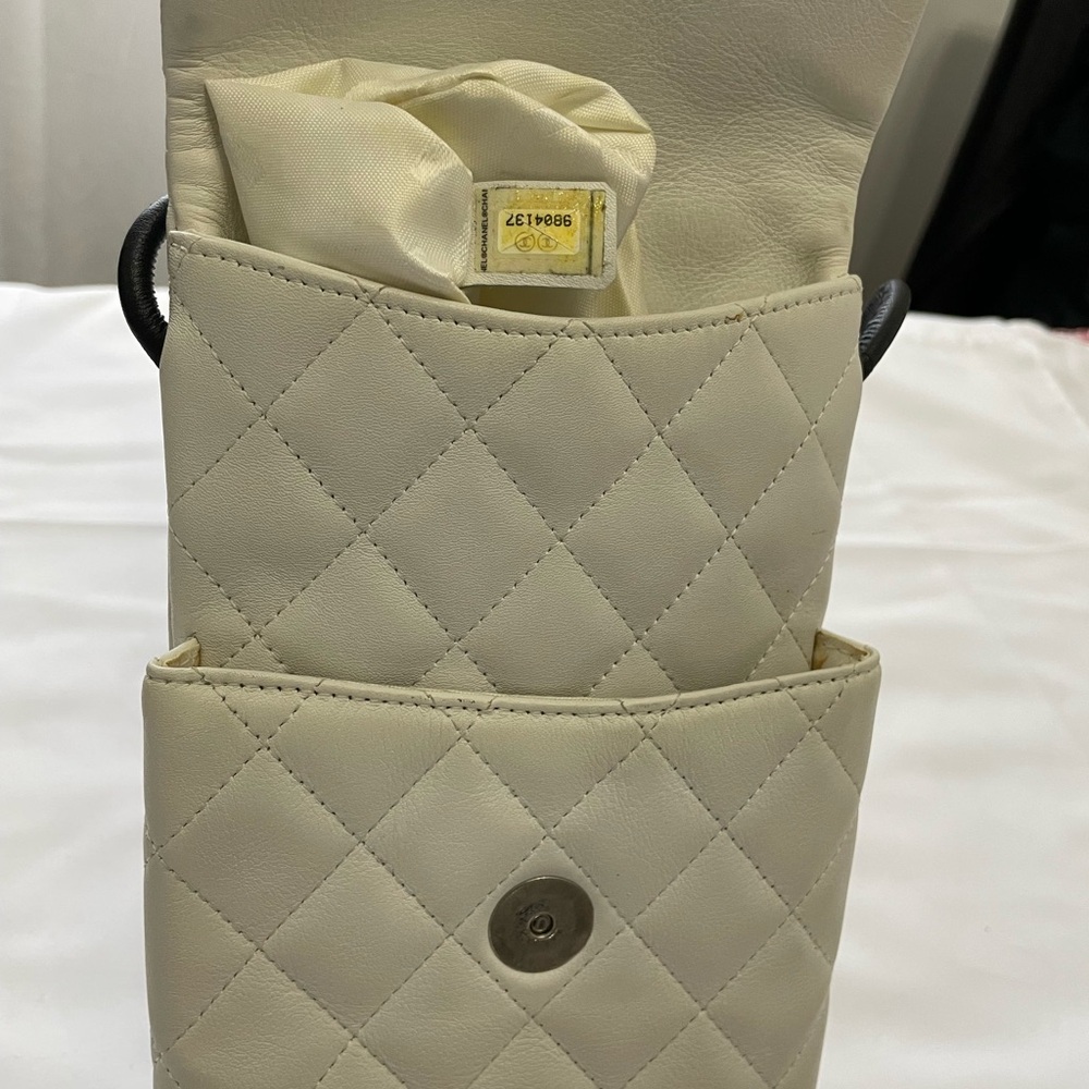 #32. Authentic Chanel White Cambon Quilted Crossbody Bag COA included - Picture 8 of 9